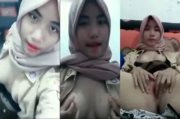 Andini Hijaber Cantik Main Solo Basah Becek poster