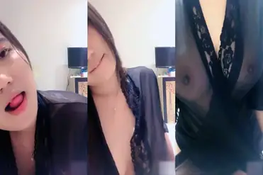 Babygurl Yourbae Pakai Baju Transparan Pamer Dada poster