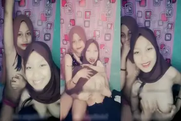 Jilbab Kakak Adik Mandi Bareng Pamer TT poster
