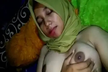 Remasan Kuat Toket Bikin Pasangan Muncrat poster