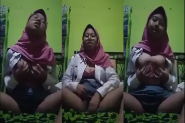 Siswi SMA Toket Padat Jadi Rebutan Di Kost poster